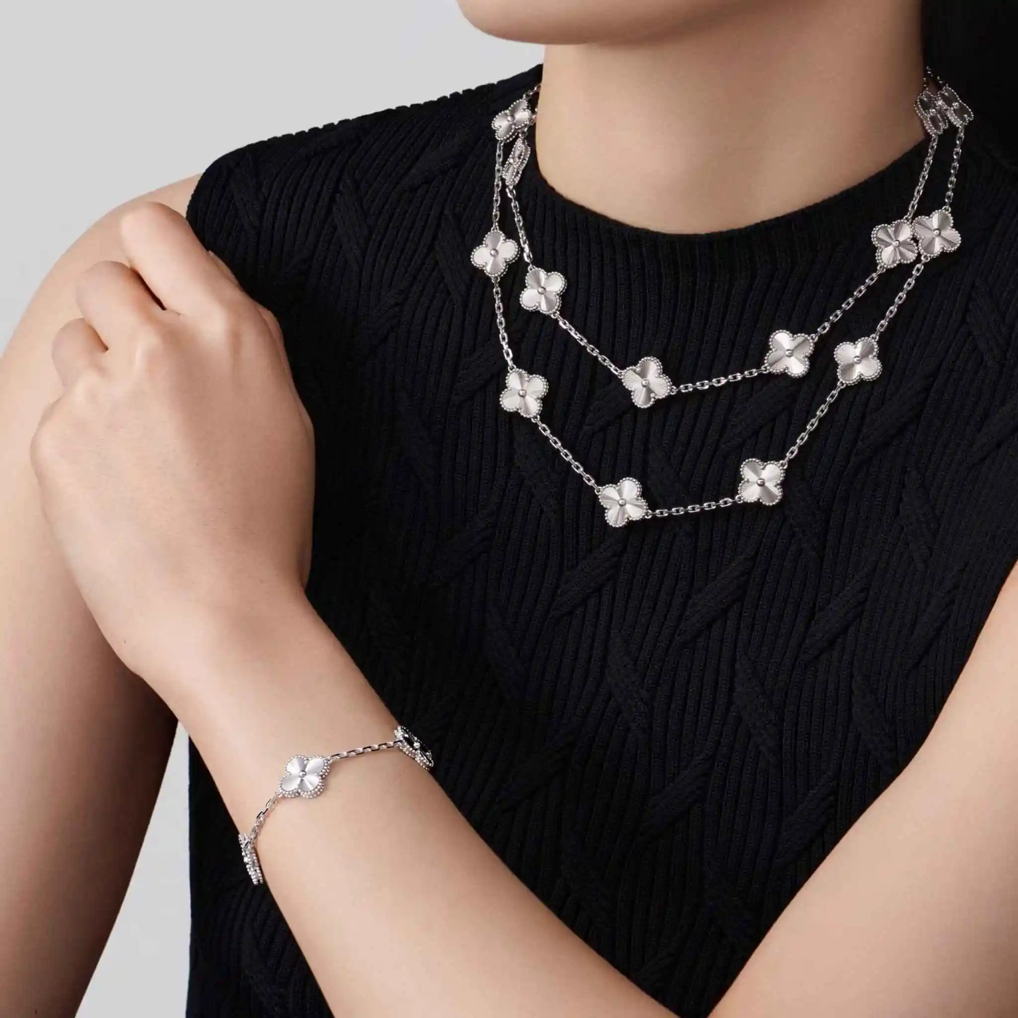 Alhambra White Gold Motifs Bracelet - Image 4