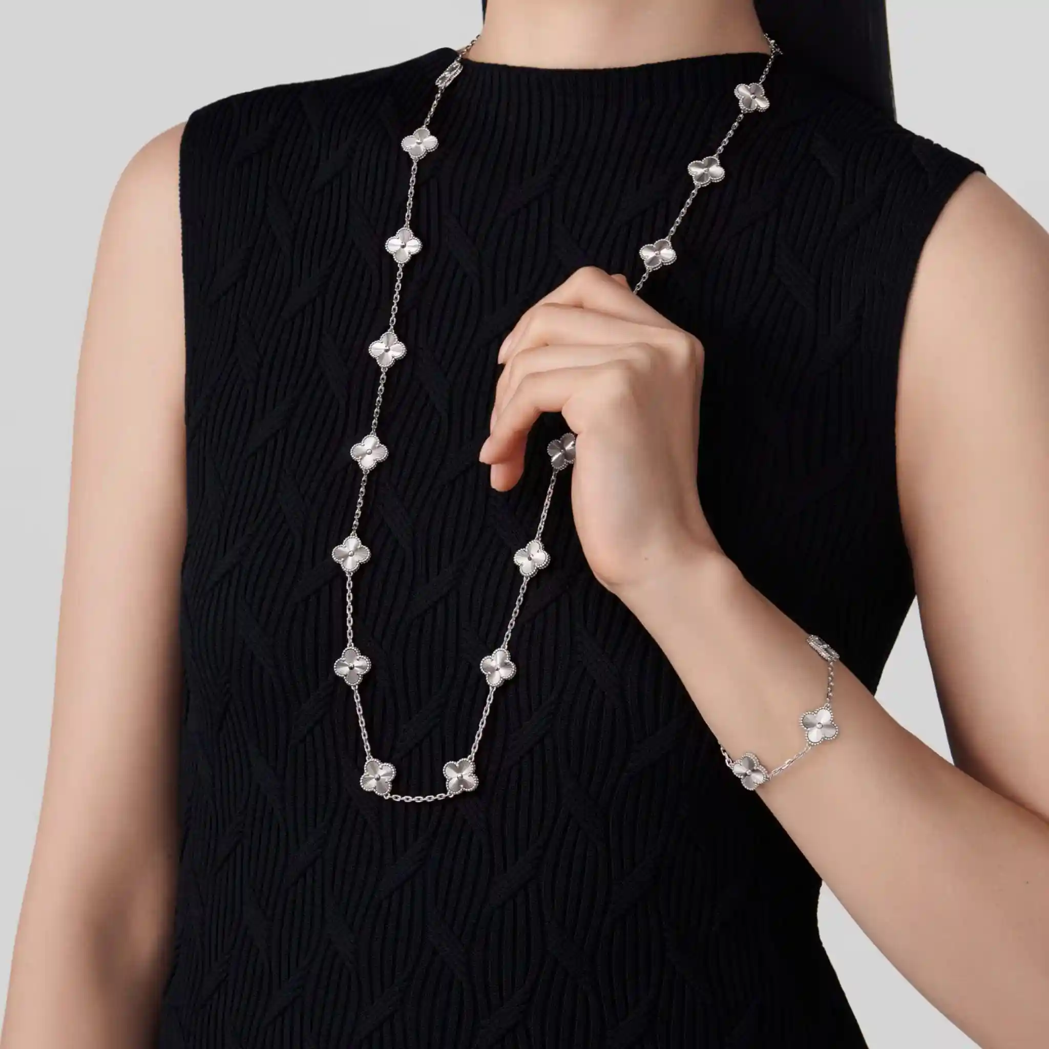 Alhambra White Gold Motifs Bracelet - Image 5